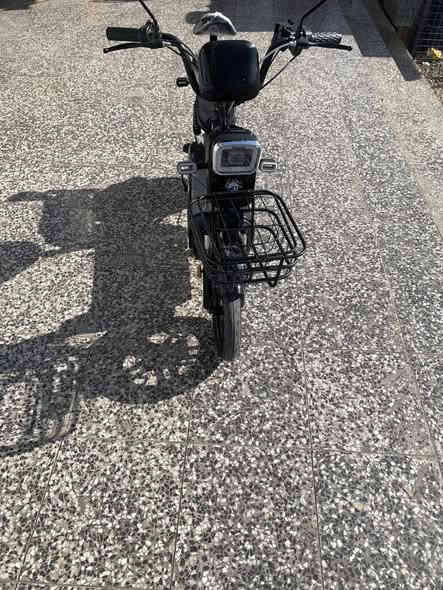 سلام عليكم دراجه شحن جديده 4بطاريات دبل شاير دبل سويج بصمه  سرعه 60 سعر ب250بيهه مجال بصيط***********
