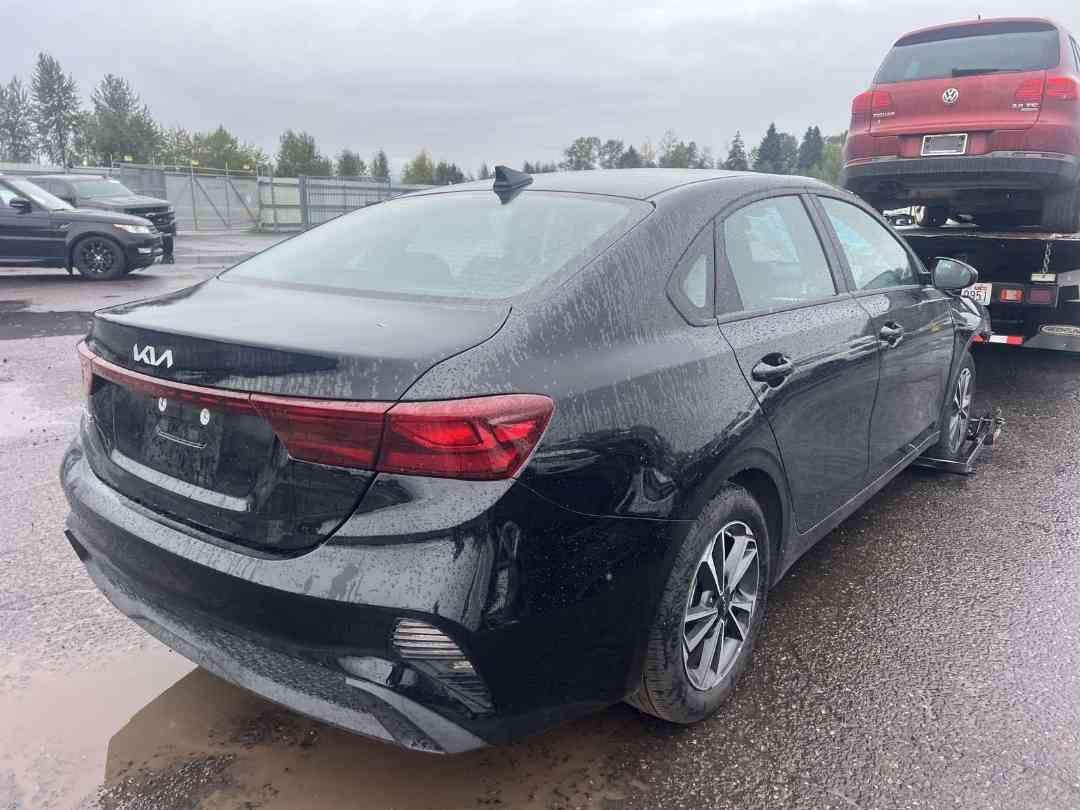 سلام عليكم 
كيا فورتي 2024 LX للبيع
السياره حاليا بعمان
حادثها موضح بالصور
تدخل بكتاب شهداء او تدخل حره باسمك
مواصفاتها LX
العداد : 24 الف
الحاله : تعمل وتسير
اي استفسار عن السعر او تفاصيل السياره :
***********
