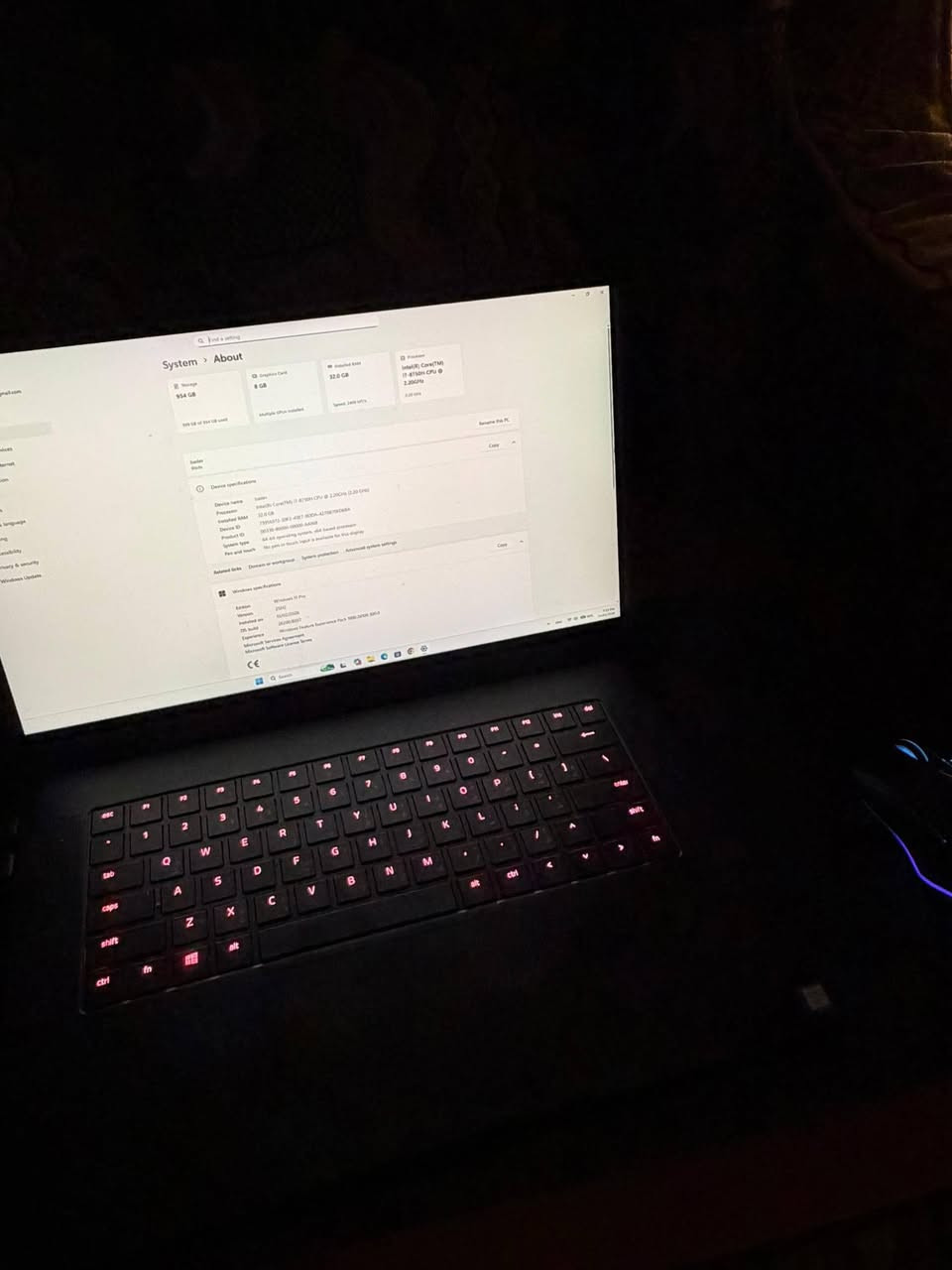 💻 للبيع: Razer Blade 15 (إصدار مطور)
• المعالج: i7 (الجيل الثامن).
• كارت الشاشة: GTX 1070 Max-Q.
• الرام: 32GB DDR4 (ترقية ).
• الهارد: 1TB SSD.
• الشاشة: 144Hz سلاسة خرافية.
• التصميم: ألمنيوم كامل + إضاءة RGB Chroma.
سعر 900


**إذا كنت صاحب هذا الإعلان وتريد حذفه لأي سبب، رجاءا أرسل رسالة إلى الدعم الفني**