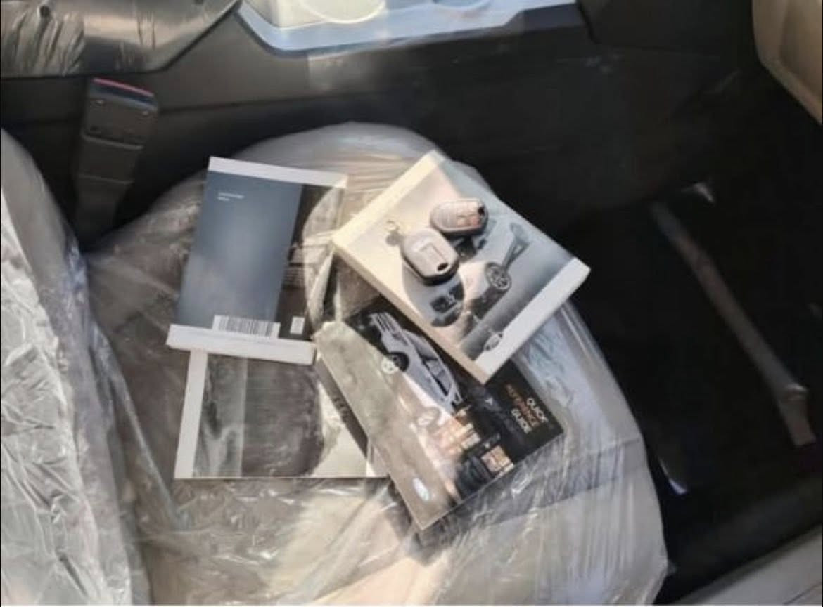 بسم الله الرحمن الرحيم 🤩♥️
بيع فقططط❗️❗️
السلام عليكم اخواني فورد  اكبسلورر 2013 xltشركة نيڤا  7 راكب سيارة اخت الزيرو مكفوله كفاله عامه من الدعاميه للدعاميه شرط ع السونار وافحص وين مايعجبك.' اللون سلفر

سياره نصبة وتراي ونعومه وحدادية وكهربائيات ودواخل زيرو  لزگات الشركة  ع البلاد تجي وتشوف بعينك مال بيت ومحافظين عليها ."
مكينه وكير ستة سلندر[ 3500] برغي مامفتوح بيهن شرط الفحص والسونار 
ماشية:70الف km 
تخم تايرات كلهن جدد وأصليات على المعاينه
باتري جديد سيارة جاهزة على اخر حباية 
رقم سليمانية مميز جديد سنوية لل2028 
تدفئه وتبريد مركزي 3قطع ♨️❄️
تحكم تبريد خلفي
تحكم ستيرن
 تو ويل 
مثبت سرعه
مدخلAUX
مدخل USB
لافتات ترحيب 
منضومة زنون اصلي شديتها 300$
كاحساسات امامية وخلفية
كشن قلاب
مقاعد شامو 
يدات نيكل
 + ١٢سماعة 
سياره كارتون مال جناي الله يشهد الف ماذب عليها

أعزائي: السعر١٦٠ وبيها مجال قليل
العنوان: البصرة📍
للأستفسار☎️📞 *********** متواجد واتساب واتصال
