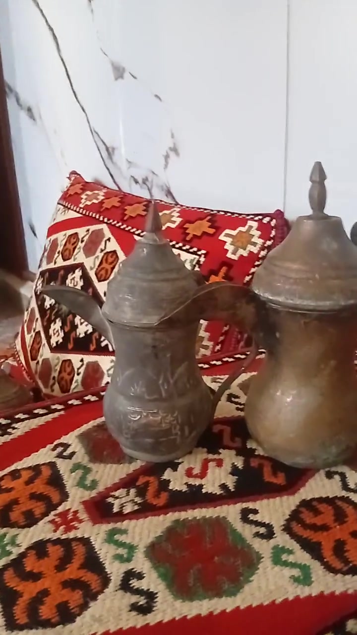 السلام عليكم دلات بغدادي قديمات قياس ٢٠ و ١٧ العنوان بغداد الدوره رقم *********** توصيل موجود
