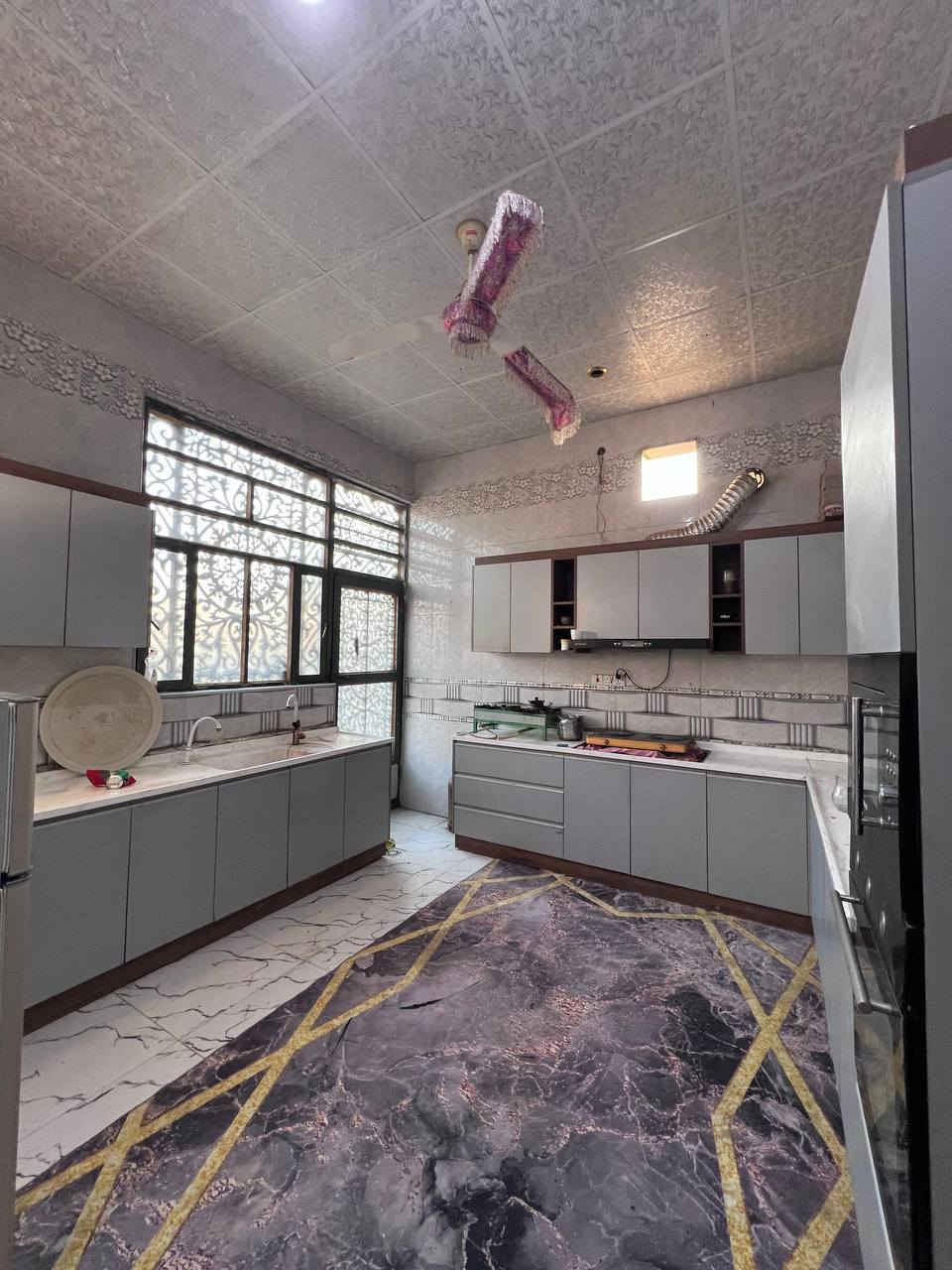 شوفلي تفاصيل هذا العقار 💯
دار سكن #طابقين للبيع 🏠
#المساحة :: 230م
طابو ملك صرف زراعي عراقي تحويل #سهم للمشتري
#السعر_المطلوب :: 85 مليون قابل للتفاوض
#يحتوي :: 6 ستة غرف منام . نضام #سويت
…….
الطابق الأول :: كراج واسع صحيات خارجية أستقبال 
صالة واسعة ثلاث غرف منام نضام سويت مناور 
مطبخ صحيات داخلية .
…….
الطابق الثاني :: ثلاث غرف منام صالة واسعة مطبخ 
#علماً / الدرج المؤدي للطابق الثاني خارجي .
……
خلف البيت ترك بمساحة 4م
……
البيبان والشبابيك تفصال وشغل مرتب 💯
الطابق الثاني بناء فرمستون كونكريت 
……
#العنوان :: إبي الخصيب - منطقة أهل عيد 
…….
#للأستفسار :: أتصال / ***********
