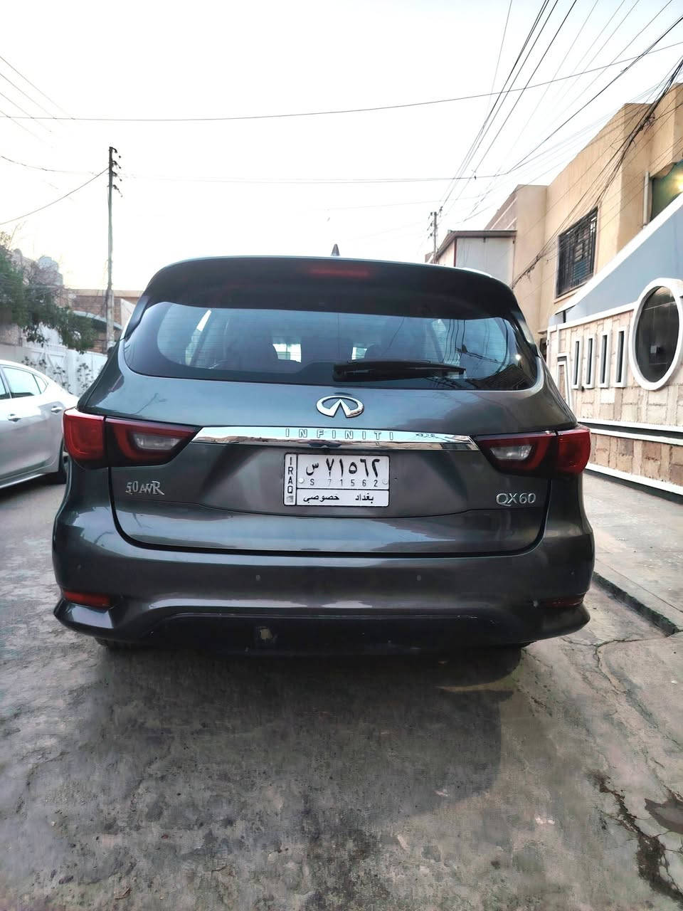 من رخصة الادمن انفنتي QX60 2020 السياره حادث خلفي بدون ايرباك ضربه جملغ وجنطه  والجنطه  تبديل اصلي يعني صبغ قطعتين صور الحادث مرفقه محرك 6 سلندر دفع امامي ماشيه 59 الف مايل قابله للزياده. ملاحضه بيها بارد في جاملغ عكس السائق وباب الصدر بارد وتكحيل.. تخم تاير جديد ما بيها نقص جاهزه حبه على حبه
مواصفات...
1_فتحة سقف
2_ستيرن كهرباء
3_ تدفئه كشنات
4_ اربع وضعيات قياده
5_ كشنات جلد ٧ راكب
6_ جنطه كهرباء
7_ مري شفط
8_ رادارات عدد 3
وباقي مواصفات انفنتي معروفه السعر 187$ ورقه وبيها مجال للجادين بالشراء للتواصل ***********
