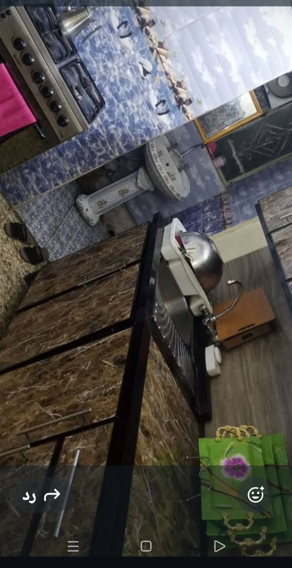 سلام عليكم 
بيت50م للبيع السعر( 55) زراعي حي الجهاد ديوان الاصيل واجهة 5م نزال10 طابقين 3نوم حمام ومطبخ فرفوري صاله جاهز للسكن ***********
