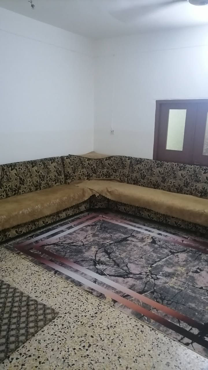 السلام عليكم بيت للبيع 
حي العامل الثانية قرب جامع الزهراء
مساحة البيت 237م ركن طابق ونصف  كاشي بالاضافة الى شقة معزولة

لتفاصيل اكثر مراسلة الصفحة او الاتصال بالرقم ***********
