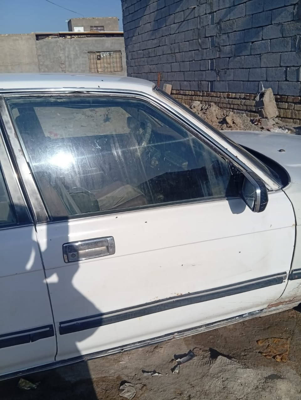 السلام عليكم سيدان للبيع موديل 88 ايسر بلاد 
رقم صلاح الدين سنويه منتهيه 23 كير ومكينه 2 ونص تخم تاير باتري جدد تبريد ثلج وي السويج 
سياره تريد ترتيب قليل صاحب السنويه بالشطره 
مكاني ناصريه الاسككان الصناعي السعر 33وبيها مجال اتصال ***********
