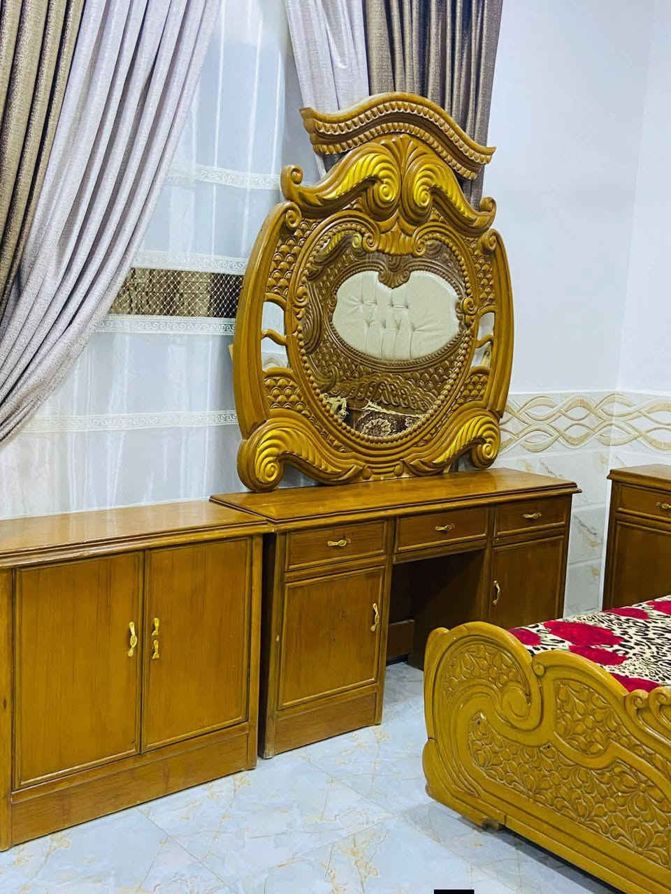 للبيع غرفة نوم توج خشب صاج عراقي نضيفه فول مستخدم سعرها 900 عنوان الرمانه البعبيد
وياها دوشك ونقل وشد مجاني مشدوده بالغرفه 
‏‪***********‬‏/
