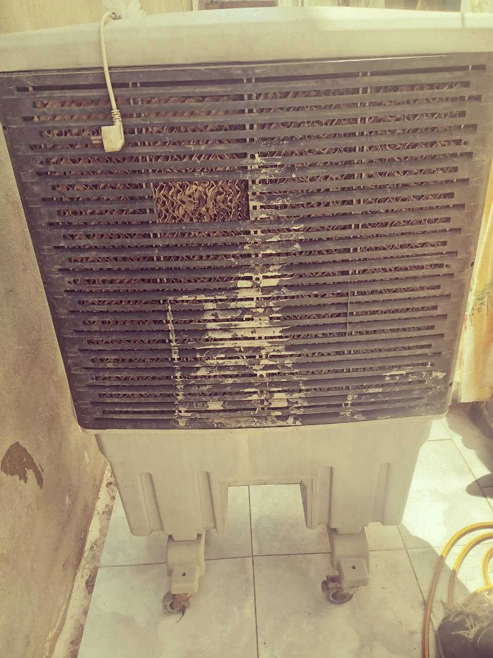 للبيع مبرده بسعر مناسب فقط بيه عطل بسيط كهربائي السعر ٥٠ الف وبيه مجال للشراي رقمي *********** بيه واتساب
