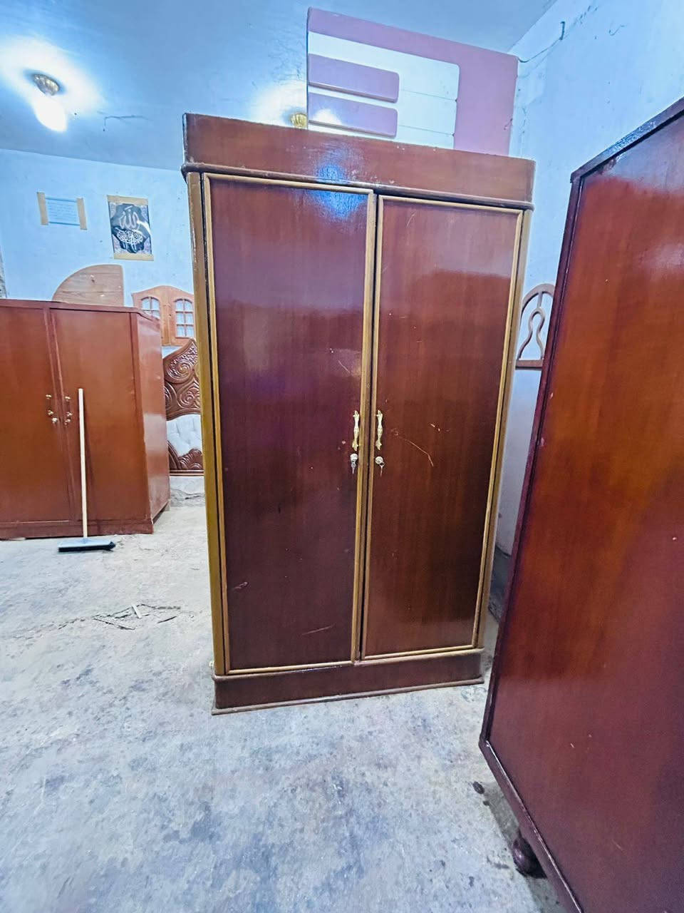 كنتور 5بوب حطاطة السعر 260الف
كنتور 4بوب حطاطة السعر 225الف
كنتور 3بوب حطاطة السعر 175الف
كنتور بابين حطاطة السعر 125الف
بوفية متر و85 سنتم حطاطة السعر 80الف 
ميز مراية حطاطة السعر 50الف 
العنوان التاميم القادسية الاولى شارع المشاتل 
للأستفسار***********
