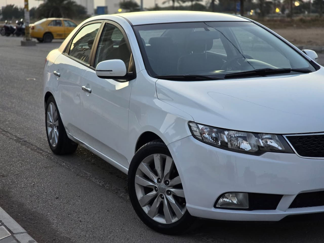 السلام عليكم
للبيع كيا سيراتو موديل 2013 رقم اربيل شرط التحويل 
السياره مكفوله ضربه صبغ تبديل 
المواصفات 📌 ماشيه 187 
محرك 1600مكفول/كير6 نمر/شفتات بالاستيرن/5 ويل كب/ دشبول ليزر/دسك امامي خلفي/سدادات نيكل داخل وخارج/حساسات خلفيه/ حاكيه-بلوتوث-اوكس/
ملاحظه📍 /السياره بدون نقص حداديه امامي خلفي جديد 🆕 تايرات جديده 🆕
مكاني بغداد قرب مطار بغداد
السعر 106 بيها مجال كلش بسيط 
رقمي ***********
