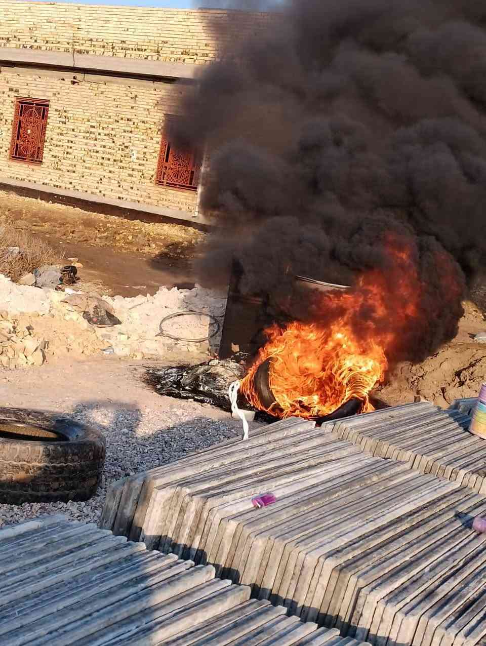 تطبيك شتايكر - زفت - ماستك - فلين - نايلون - أعادة ماستك -  قلع شتايكر عمل درجة اولى وبأنسب الاسعار 
للاستفسار  
 واتساب ***********
