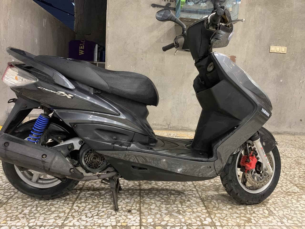 السلام عليكم دراجة سكنز للبيع نظيفة جداً شغالة كلشي مابيهه للبيع السعر خاص العنوان بغداد مدينة الصدر 
الرقم ***********
