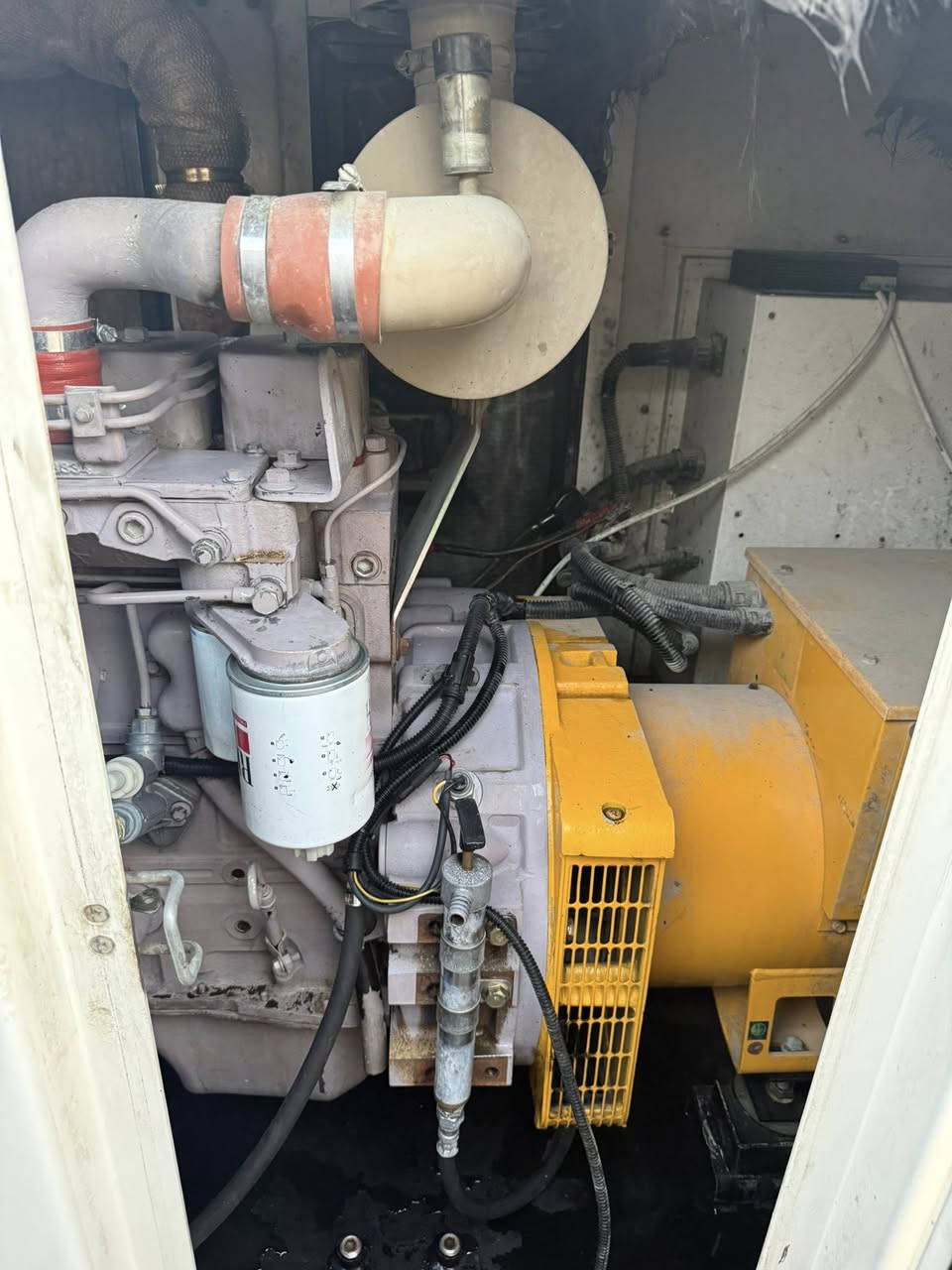 مولده كمنز 30kv 
نضيفه كلش مناقصها كلشي ادامه كل 250 ساعه 

مكان المولد بغداد 

استخدام منزلي للاستفسار ***********
