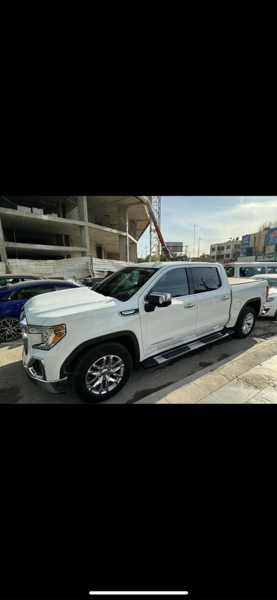 سيرة موديل ٢١
سيارة حيل جديدة بدي قصير وباب طويل 
قفل قفل ٢٨٥ ورقة مستعجل علة البيع محرك ٥٣٠٠ نوع المحرك ٨ سلندر الحادث مالهة جاملغ المامي 
***********
