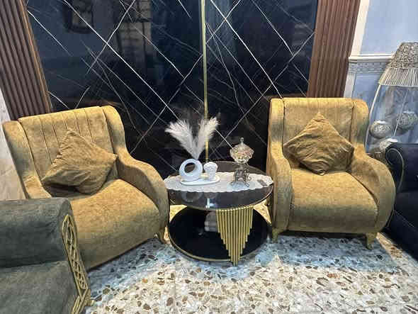 تخم لل بيع نضيف سعره 200 بي مجال ***********
