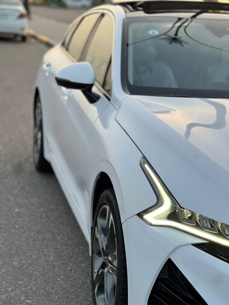 سلام عليكم
K5 2024  فول لأخير اي اكس 

مواصفات 

لد متكامل داخل الغرفه 

بصمه دخول ذكي

كشنات تدفئه 

لايت امامي ذكي عالي وناصي Auto 

شاشه متصله حجم 12.3 

شحن هاتف لاسلكي 

ابل كار بلي اندرويد اوتو لاسلكي 

هاند بريك بصمه

تشغيل عن بعد 

مثبت سرعه 

نضام ABS

مانع انزلاق حساس أطارات 

اطارات تخم جديد

بك لايت ليد 

رادارات جانبيه 

رادار امامي وخلفي

مراقبة النقطة العمياء

رادار الخطوط البيضاء 

اشاير بالمري 

مقعد امامي كهرباء 

نضام قياده أيكو + سبورت +سمارت +نورمال

بلوتوث + aux + usb + type-c 

فول تحكم ستيرن

كير أوتو + عادي

اوتو بريك  

‏ ‏الخريطة

توقف ذاتي عند الرجوع

صندوك بصمه

‏AUTO HOLD

نظام الملاحة

مصابيح خلفية LED

مصابيح ضباب LED

السياره وارد امريكي 

خاليه من اي نقص ***********
