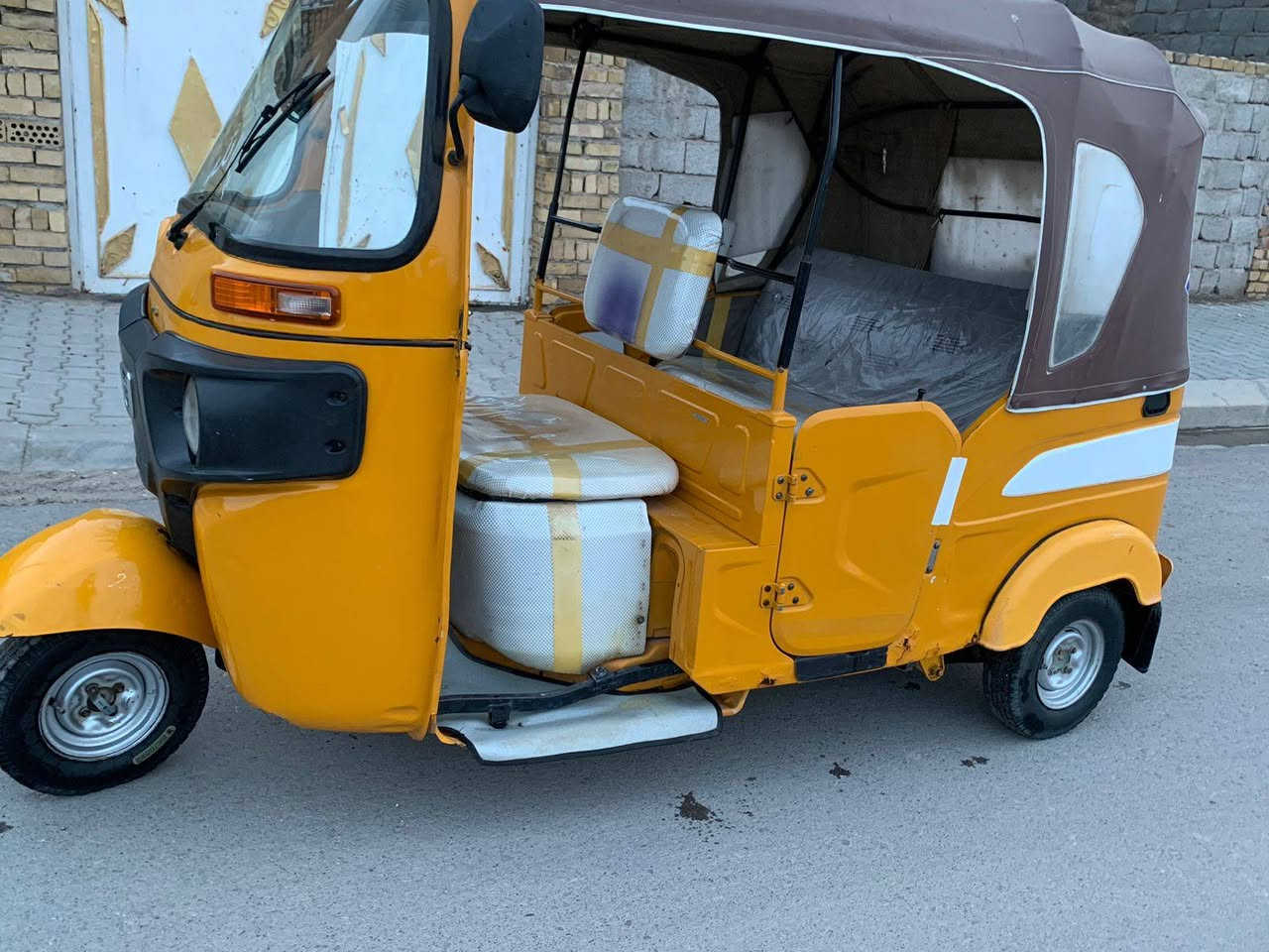 السلام عليكم تكتك موديل 22 التكتك خير من الله معايزه برغي وبيه تلحيضات بسيطه مال عيشه التكتك بيه نقص قرص فقط فقط فقط
تكفله الك من كلشي
***********
