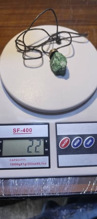 زمرد خام • حجر كريم