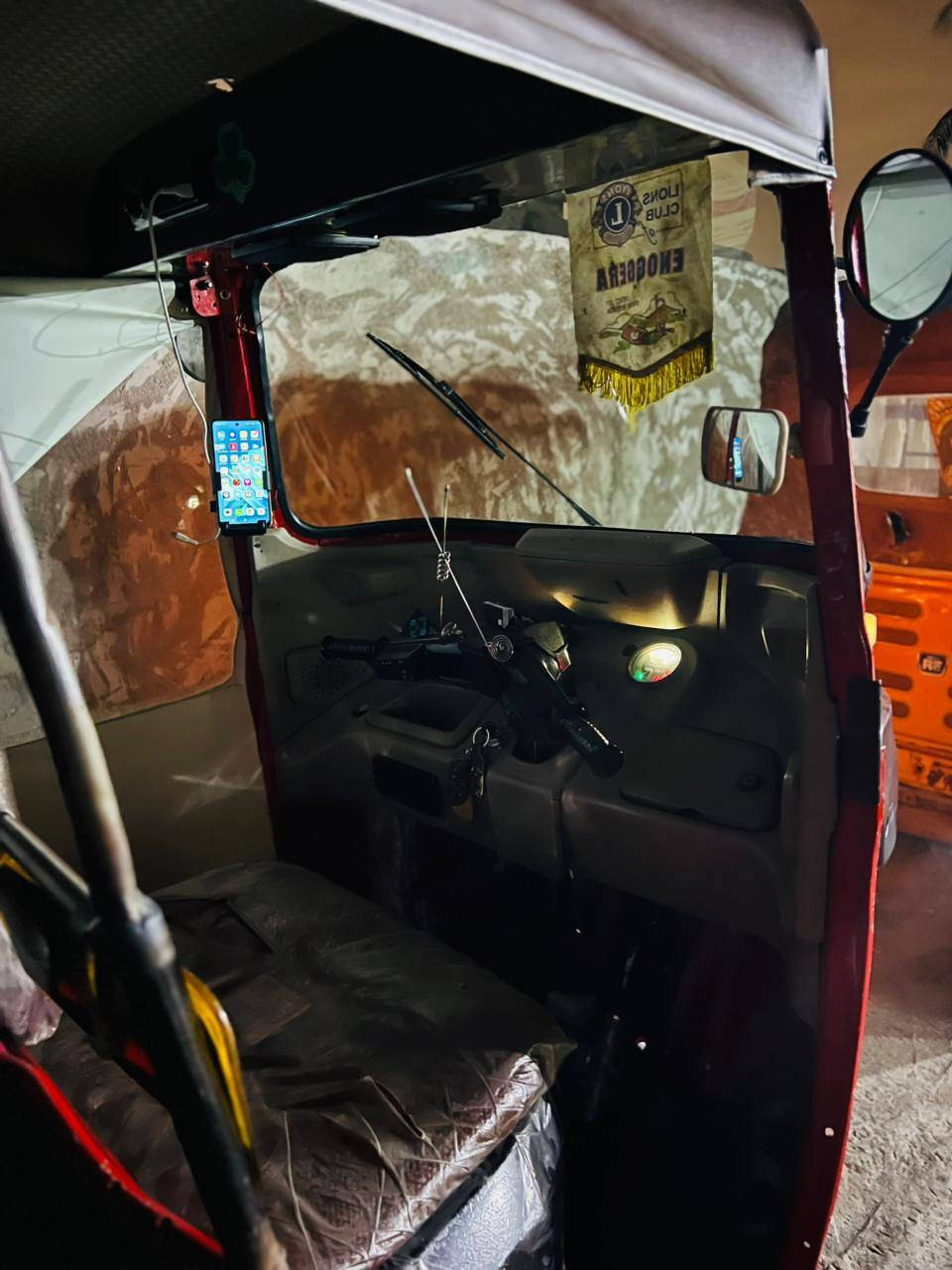 سلام عليكم تكتك موديل 22 مرقم بغداد نكليزي ضربتها فقط لغد يسار وصفحه بدي يمين ومعمره ومرشوشه بس مكاعده عدل الصفحه يرادلها تعمير من جديد مكاني بغداد الدوره سعرها 8وربع وبيها مجال حگ الجيه ***********
