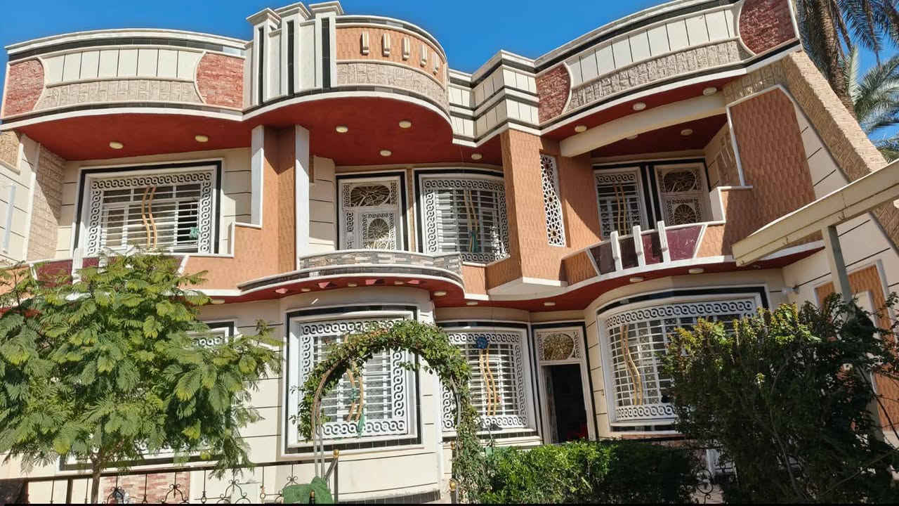 🏡✨ فيلا فاخرة للبيع بموقع استثنائي ✨🏡

📍 الموقع: على نيل سنتر، قرب الانضباطية 📐 المساحة: 1500 متر مربع

✅ موقع مميز وهادئ ✅ مساحة واسعة مناسبة للسكن الراقي أو الاستثمار ✅ إطلالة جميلة وموقع حيوي قريب من جميع الخدمات

📞 للاستفسار:***********/هاني سامي 

✨ نخدمكم بثقة وخبرة ✨
