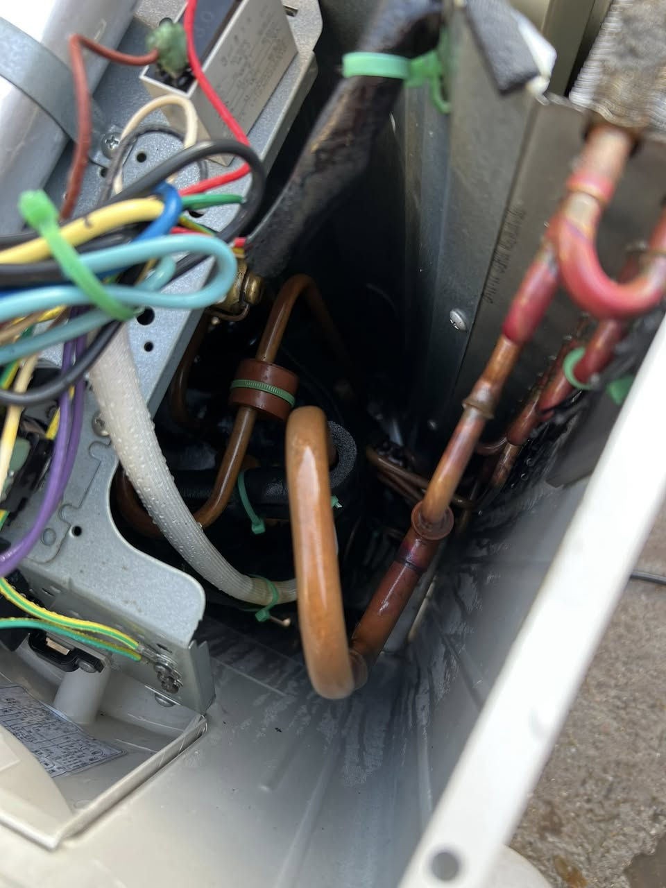 السلام وعليكم اخوان للبيع سبلت نوع كرافت 2 طن نضافه95 /100 كامل مكمل مكفول من فتحت البرغي نضافته بل حقيقه احلى من الصور تبريده ثلج 🧊 ❄️☃️تدفئه 🔥🐦‍🔥❤️‍🔥
كامل ملحقاته بوري 5متر جديد ريمونت قاعده وايرات كامل 
جيب وشد غازه كامل ومقفول راديتراته صفر جدد مشتغل قليل السبلت كامل جيب وشد ونضافه فول الفول
بعد الكرافت معروف بتبريده ودفعه القوي 
السعر٤٢٥ وبي مجال بسيط 
شارع فلسطين ***********
