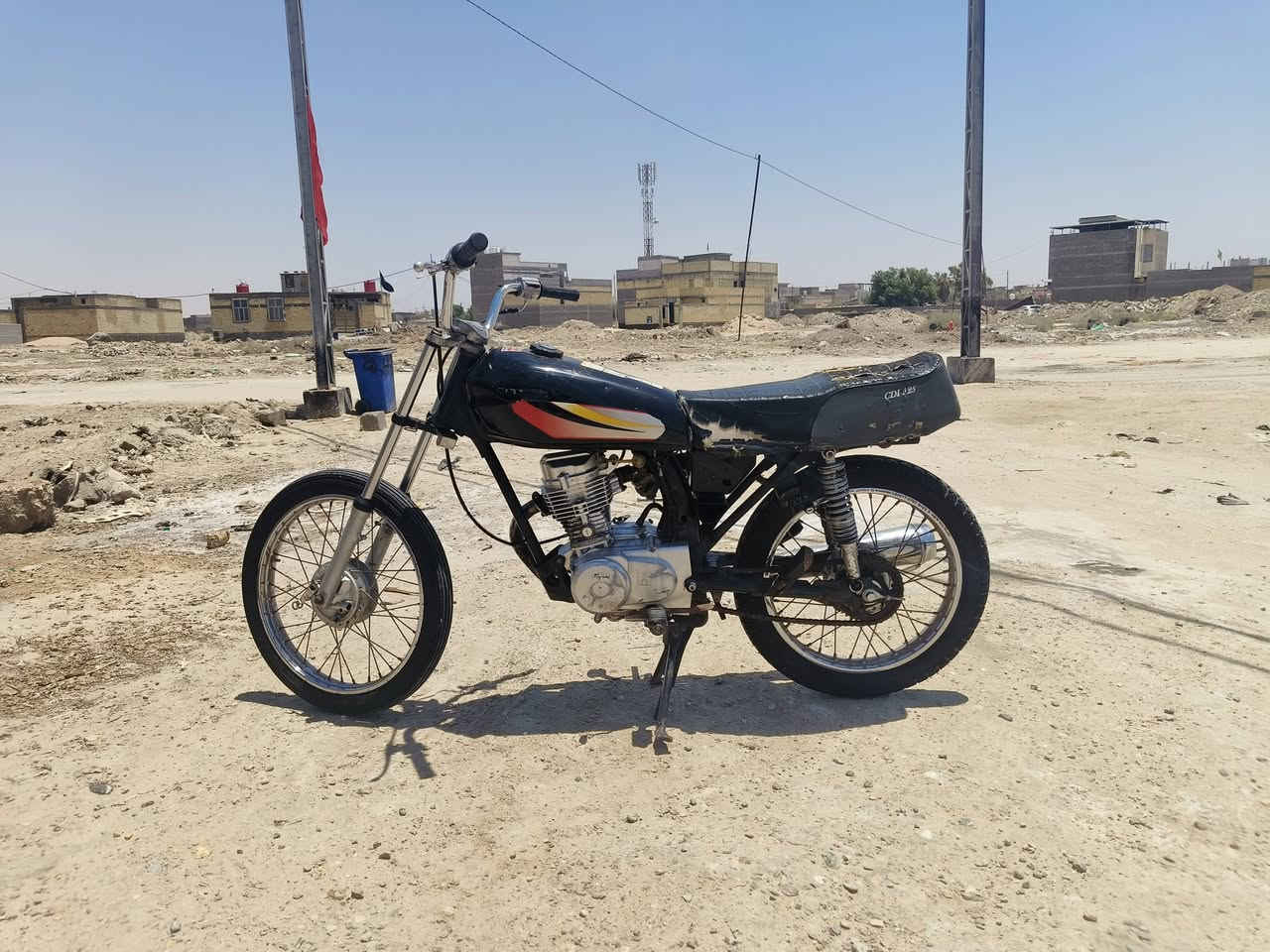 السلام عليكم دراجه ايراني نامه حلوه نضيفه مابيها اي شي شغل دراجه كلك كلك السعر 300 وبيها مجال حگ الجيه او مراوس  مكاني بصره الفنجانيه هذا رقمي موجود واتساب ***********
