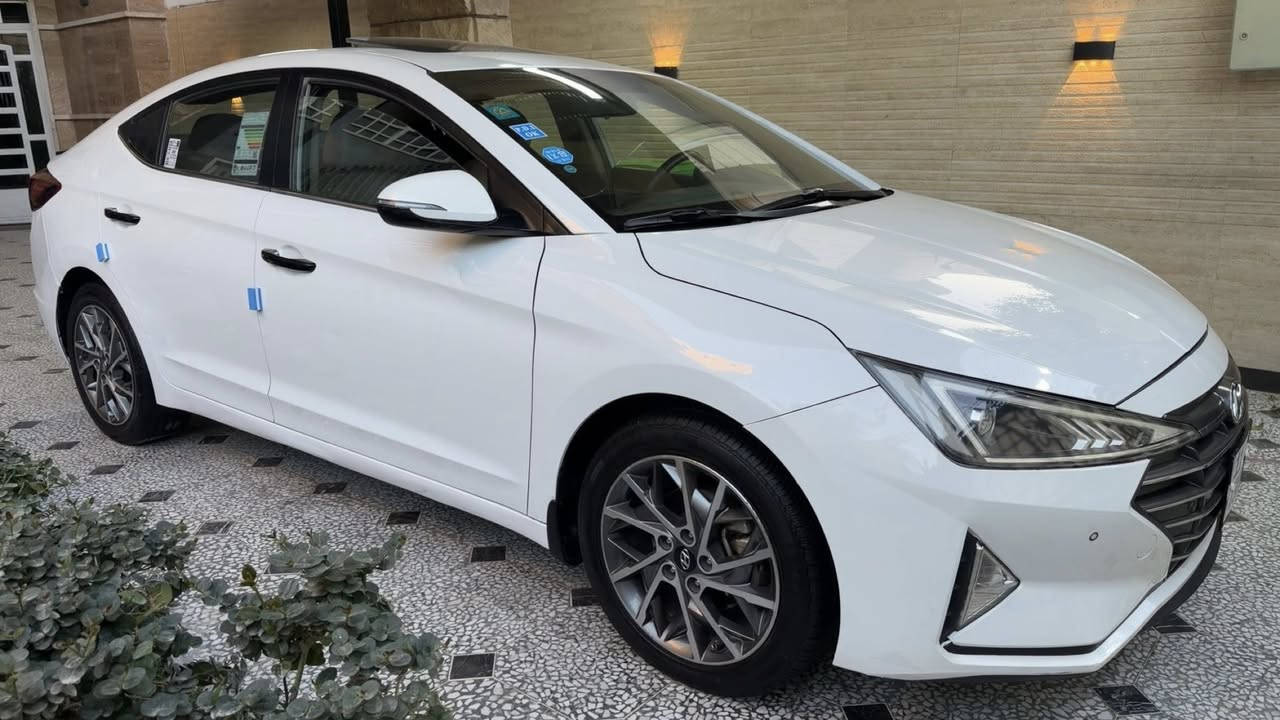 للبيع النترا خليجي الكاصد ٢٠٢٠ فول ١/١ مكفوله من الصبغ
سياره جداً نظيفه رقم بغداد مشروع وطني سنويه ب اسمي 
المواصفات :-
١- فتحه ( سلايد ) 
٢- بصمة تشغيل + ابواب 
٣- ترحيب عند الاقتراب 
٤- شاشه كبيره + كامره 
٥- محرك ٢٠٠٠ دوش مكفول 
٦- ماشيه ٧٨ الف كيلو 
٧- حساسات امامي خلفي 
٨- داخل كاربون 
٩- مري شفط + اشاير مري 
١٠- عددته وسبيره جدد + كتلوكات الشركه 
وباقي المواصفات المعروفه ملاحظه (( صبغ نص الدوسه فقط )) 
عنواني بغداد حي الجامعة
 السعر ١٥٩ ورقة
***********
