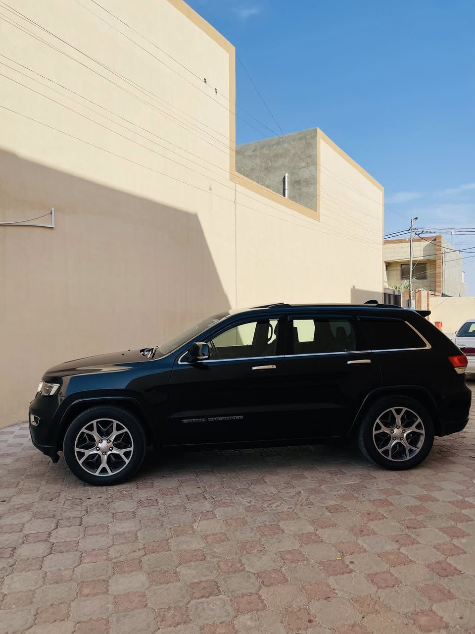السعر 253 وبيه مجال حك جيتك 
وبالعافيه ع ياخذه مهنى بيه 
جيب اوفر لاند  خليجي وكالة هارلم 
موديل 2020 رقم اربيل (وكالة + تحويل حسب رغبتك ) رقم جديد + هزه جديده + سنويه جديده يعني اذا تريد تحول متكلفك غير 110 الاف رسوم تحويل واذا تريد سويله تضليل بقت يمك بعد 

بيه جاملغ مصبوغ وبيه بارد وكارت ع كد شبر محرك 6 سلندر برغي ممفتوح بي  وسونر المندلاوي  ضمن المنشور 

المواصفات 
بنوراما 
جكات صعود ونزول نضام تعليق الهوائي 
داخل اسبيرسو  قهوائي طلب خاص 
3 شاشات كبيره + سماعات خاصه بالشاشات الخلفيه وريمونت تحكم 
رادارات جانبيه واماميه وخلفيه 
سستم صوت هارمن كاردن 12 سماعه +
 دمام صندوق + سيدي جنجر 6 اقراص
صندوق كهرباء 
فور ويل 4x4 
نضام اوتو ستوب + اوتو بارك 
3 انضمة قياده سبورت + نورمل + ايكو 
ويل كب حجم 20 + تخم تايرات جدد 
شفتات ستيرن 
كشنات جلد كهرباء + تدفئة وتبريد 
كشنات خزن ميموري ( كشن ذاكره ) 
ستيرن كهرباء + تدفئة وتبريد ستيرن 
عداد المسافة : 69 كيلو 
الجام كوله مغلف بوليرايز وبعده ع ضمان
و عليه بولش ونانو سيراميك  

ملاحظة : كير محرك تبريد كهربائيات حداديه كوله ع وضع شركة وبرغي مابيهن نقص ولاخلل وشرط الفحص 
اخوان السياره كلش جديده ونضيفه واحلا مما تصور وبالعافيه ع ياخذه انشالله 
الشراي يتصل بيع فقط واعتذر عن المراوس
*********** اتصال 
*********** وتساب
