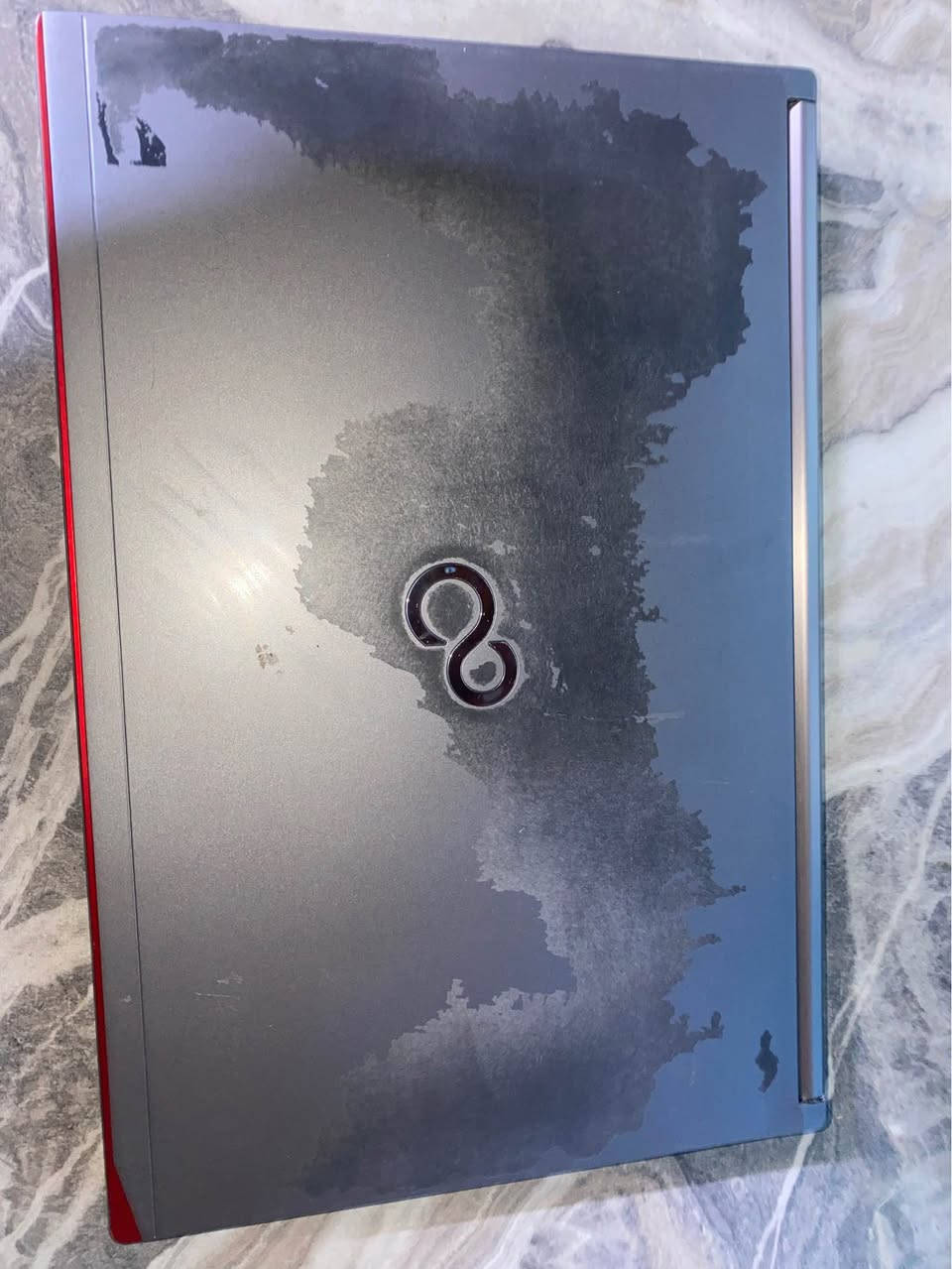 لابتوب فوجيتسو ياباني (Fujitsu) نظافة ممتازة مع بطارية مزدوجة وسرعة عالية.
المواصفات التقنية:
• الموديل: Fujitsu Lifebook E756.
• المعالج: Intel Core i5-6200U (الجيل السادس).
• الذاكرة (RAM): 8GB DDR4 (سريعة جداً في التصفح والبرامج).
• الهارد (Storage): SSD 256GB من شركة SanDisk (يفتح الجهاز في ثوانٍ).
• الشاشة: 15.6 بوصة (حجم مريح للعمل والدراسة).
• كرت الشاشة: Intel HD Graphics 520.
• البطارية: يحتوي على بطاريتين (Battery 1 + Battery 2)، وتعطي شحن ممتاز جداً (يظهر في الصور أكثر من 7 ساعات عمل حسب الاستخدام).
• المميزات الإضافية: * كيبورد يحتوي على أرقام جانبية (Numpad) مفيد جداً للمحاسبين والطلبة.
• كيبورد لغتين (عربي/إنجليزي).
• منافذ متعددة (USB, HDMI, VGA).
• تصميم نحيف ومتين.
حالة الجهاز: نظيف جداً ومفحوص، يعمل بسلاسة تامة مع نظام ويندوز 10.
لابتوب فقط بي هاي سواد طبيعي مال لزكه وشلتها وياها جنطه وشاحنه اصليه سعر225 وبيها مجال بسيط بغداد حي أو Colombo, Sri Lanka


**إذا كنت صاحب هذا الإعلان وتريد حذفه لأي سبب، رجاءا أرسل رسالة إلى الدعم الفني**