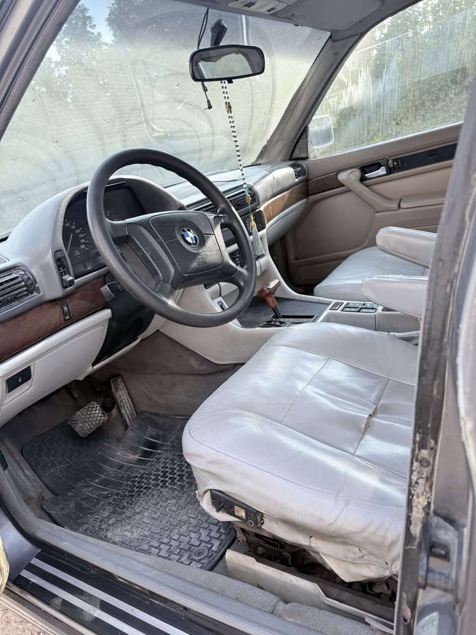 بي ام 735
مديل 90
مكاني واسط الكوت
سياره خير من الله 
مابيها نواقص بس هذني لي بل صور
سعر 45 

0787 065 8638
