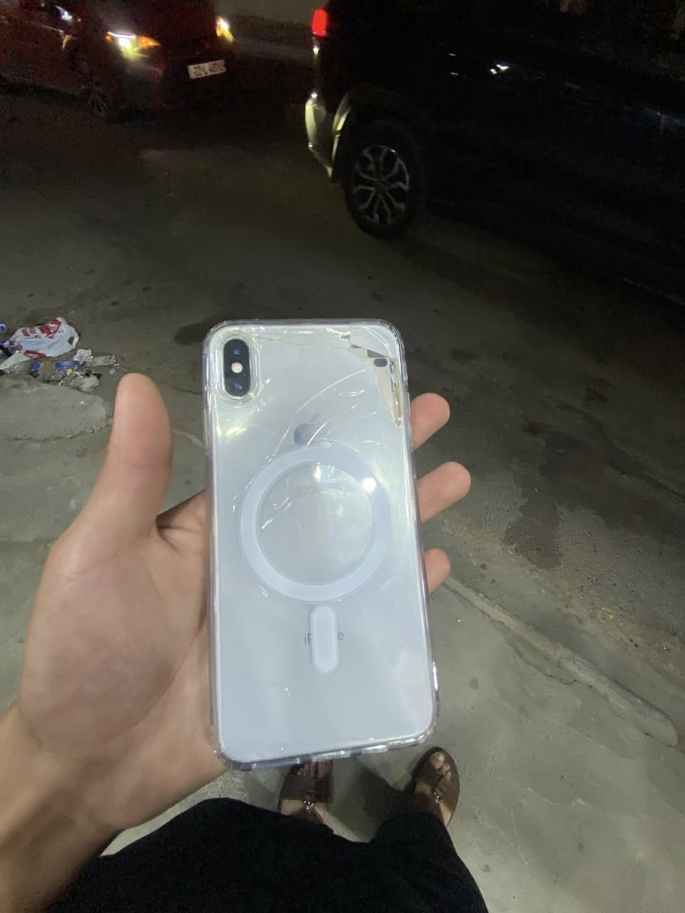 ايفون اكس ماكس
مساحه ٦٤
مكسور الضهر
مبدل شاشه وحرف ال ب  و ق و ذ
يشكل فيس ايدي واكف 
مكاني بغداد حي الجامعه
سعره١٢٥وبي مجال 
***********

