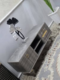 ميز تلفاز • ١٠٠×٣٥×٤٥سم • توصيل مجاني