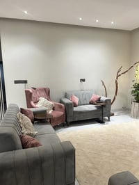 تخم قنفات 10 مقاعد نظيف مع الكوشات الورديه سعر 600  (‭٠٧٨٠ ٠٤٨ ٠٢٦٧‬)