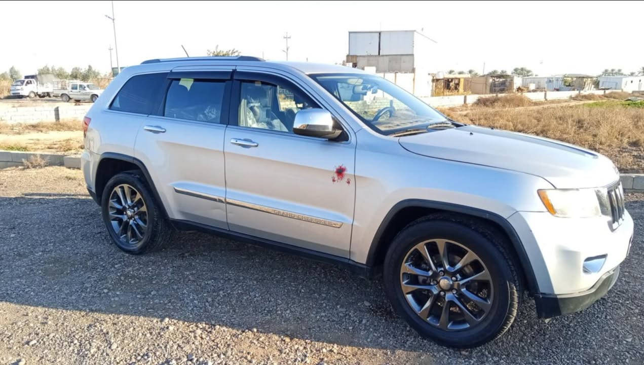 السلام عليكم 
لاريدو 2011 وارد امريكي رقم سليمانية مكينة 6 سلندر داخلة كلين بس بالعراق بيهة صبغ قطعتين ونص چاملغ وباب السايق ونص البنيد ومبدل چاملغ يمنة بلادي بدون صبغ السيارة بدون دواخل وبدون ايرباگ ايرباگاتهة كلهة سليمة بيهة تقرير من امريكا مابيهة صور ضرر ويل 20 حساس كاميرا شاشة تاب اني شادهة بصمة ابواب وتشغيل وترحيب بالابواب الامامية كشن السايق كهرباء سيارة جاهزة گير محرك تدفئة تبريد صدر تخم تاير فيتبم ومساعد كلهة جاهزة  ماشية 140 الف ميل  السيارة بأسم كردي تريد وكالة تريد تحويل ماكو مشكلة السعر المطلوب 145 ورقة  للبيع  او مراوس بدورنگو او سورنتو المهم 7 راكب قريب على سعرهة وانطي فرق 
السيارة بصلاح الدين ..دور قاعدة بلد الجوية 
للاستفسار *********** او ***********
