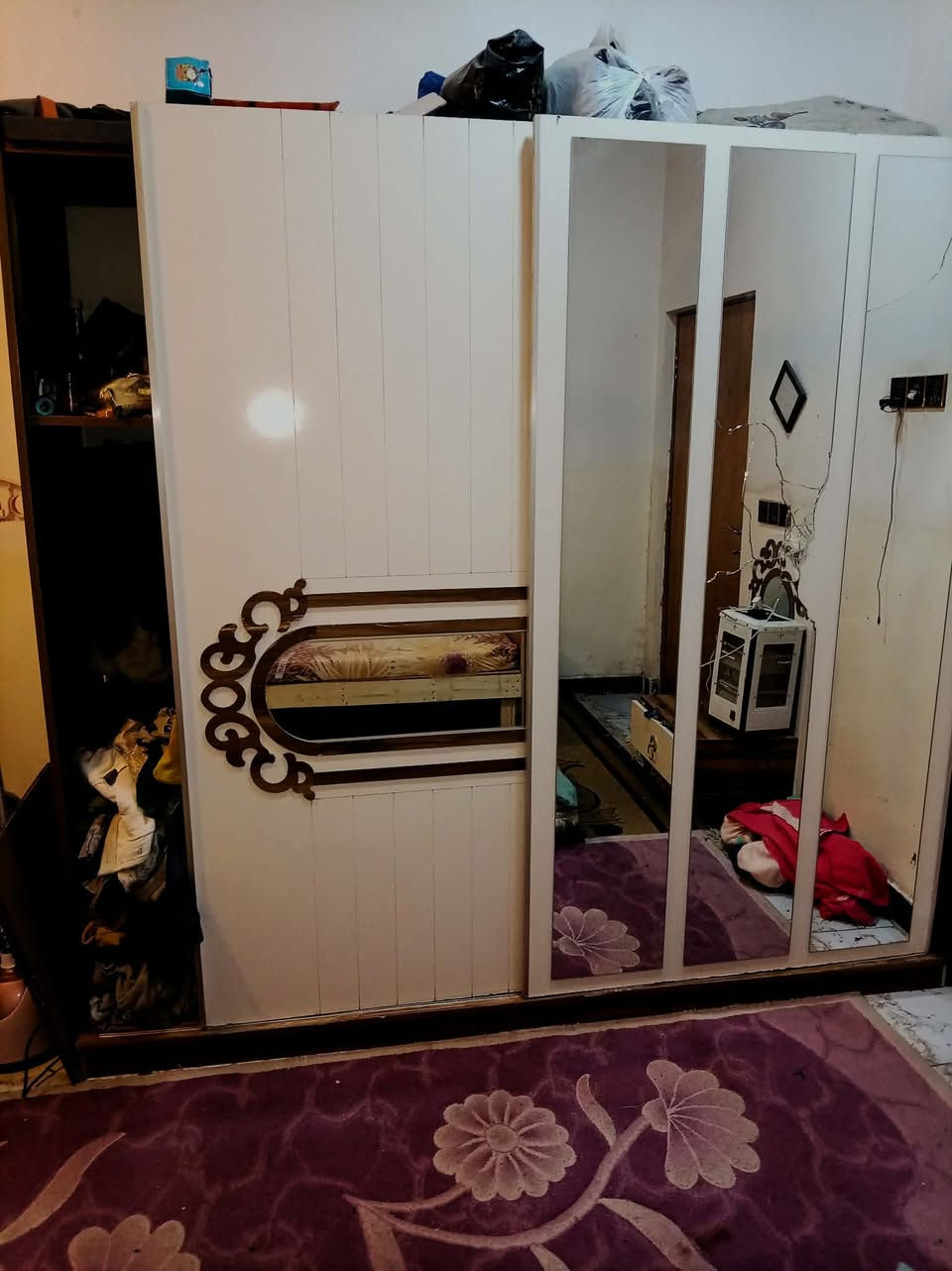 ثلاجه هيتاشي فول تجميد مستعجلين على بيعته مكانهه حي ميسان سعرهه ١٠٠ وبيهه مجال بسيط 
كتتور ٤ ابواب سلايت بي جامه مفطوره سعره ١٠٠ وبي مجال 
مكانه شارع المطار


**إذا كنت صاحب هذا الإعلان وتريد حذفه لأي سبب، رجاءا أرسل رسالة إلى الدعم الفني**