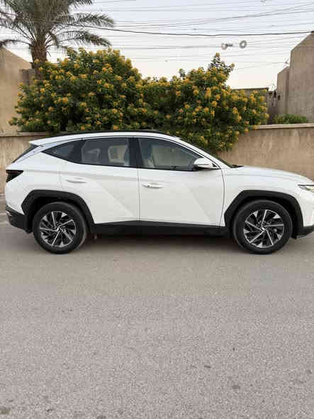 🚗 للبيع: توسان موديل 2024
📍 مكان السيارة: بغداد 
📞 للتواصل: ***********
💰 السعر: 225 ورقة – قابل للتفاوض
📊 المسافة المقطوعة: 8000 
🛠️ المحرك: 4 سلندر – 2000cc

⚙️ المواصفات:
• بصمة تشغيل وأبواب
• نظام ترحيب
• تشغيل عن بعد
• تحكم جامات بالبصمة
• آريل نفكيشن
• شاشة تاج لمس
• تبريد قطعتين
• ثلاث أنظمة قيادة
• كامرة دوارة
• هاند بريك بصمة
• أوتو هولد
• حساسات أمامية وخلفية
• مقاعد أمامية كهربائية
• مقاعد مخمل
• داخلية لونين أبيض وأسود
• تحكمات جهتين
• قمارة حديد

⚠️ أضرار السيارة:
• وارد خليجي - الشركة الأولى 
• السيارة مكفولة من الصبغ والبارد

📌 تفاصيل إضافية:
• رقم السيارة بغداد الدولي الجديد
• باسم المالك تحويل مباشر
• لون السيارة أبيض
• السيارة داخل الضمان لدى الشركة الأولى

💰 السعر: 225 ورقة – قابل للتفاوض
