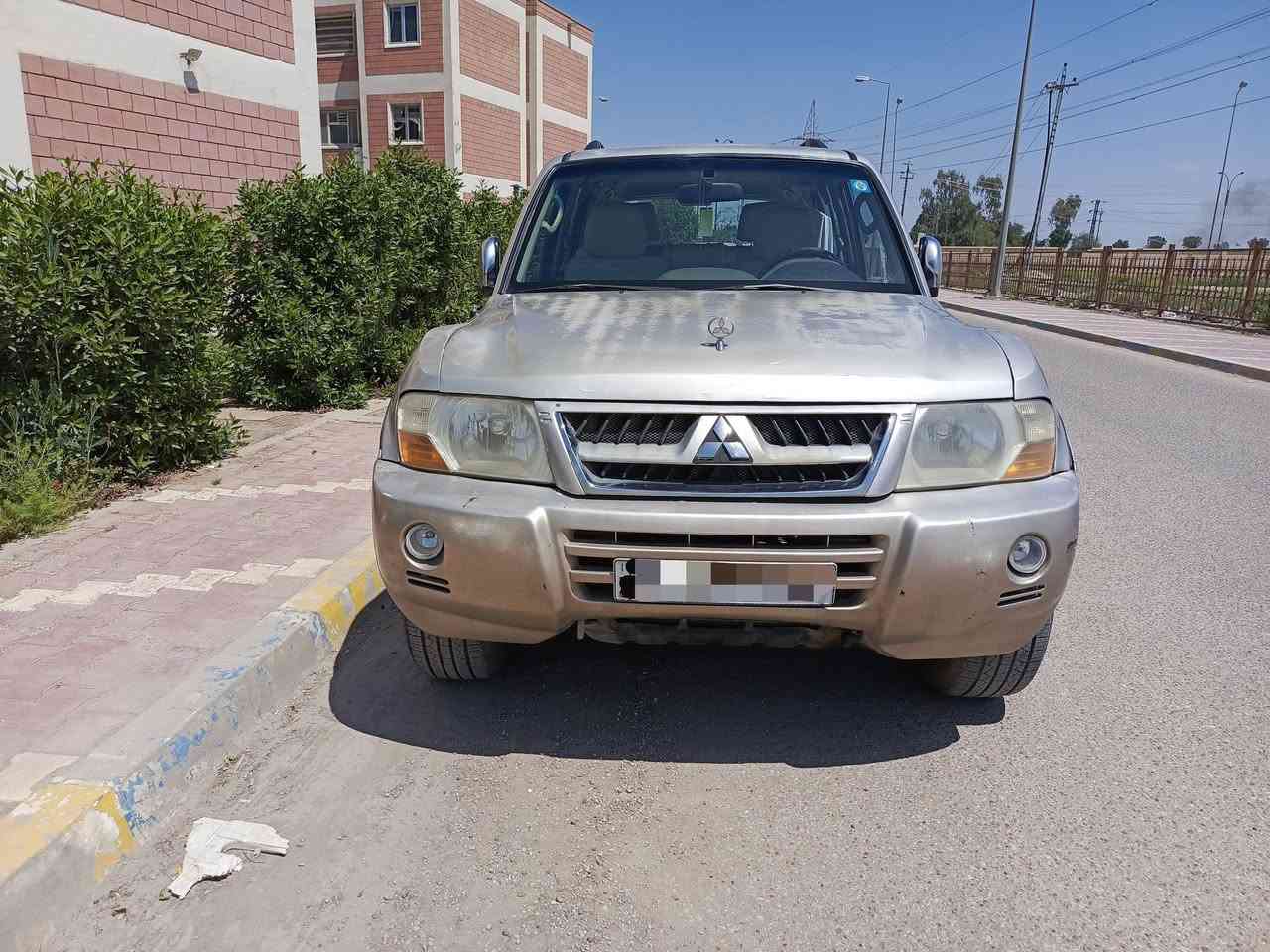 مسيوبيشي باجيرو 2006
رزنة بالشارع والطريق الخارجي وقوية جدا بالطسات 
ماشية 198 الف قابلة للزيادة 
محرك 3000
سبعة راكب 

حادثها چاملغ ايمن ودعامية تبديل 
صبغ عام بسبب الجراد 
وحالياً تحتاج صبغ مرة اخرى كذلك بسبب الجراد
لون مميز ما يبين بيه التراب

زوج تايرات امامي جديد  (صيني )
زوج تايرات خلفي نكسن (كوري) عمرة سنة ونصف
سبير نكسن كوري 

كهربائيات متكاملة
شاشة ايباد اضافة لشاشة الباجيرو البلادية (بوصلة وكشف عطلات )
تبريد ثلاث خانات (امامي ووسطي وخلفي)
كشنات شامواه اصليات (مدوشمات جلد لغرض الحماية)

صدر وحدادية جديد (تعمير جديد)
مكينة قوية 
كير باجيرو اربع سرع 

السعر 85 قابلة للتفاوض 
***********
