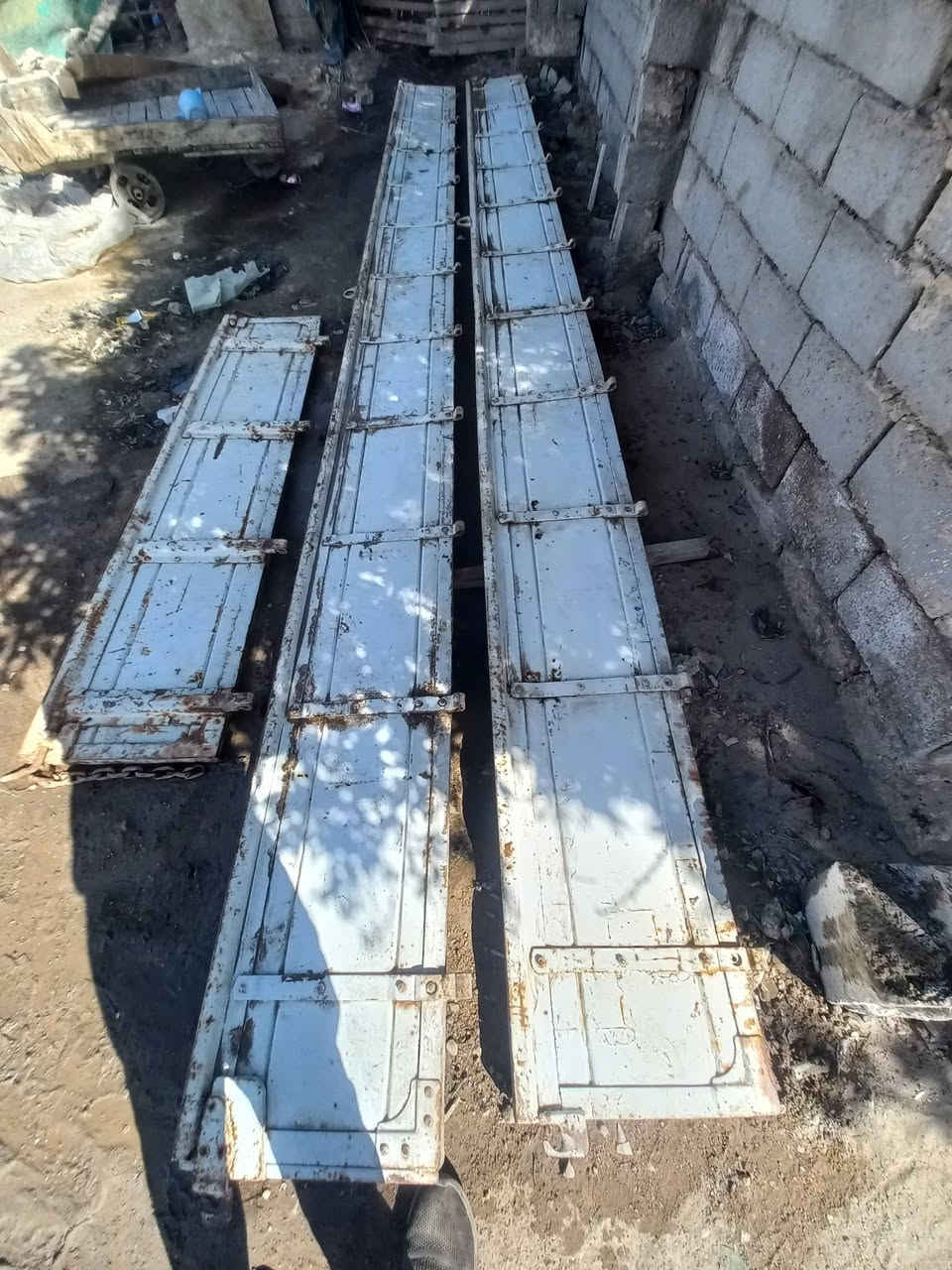 سلام عليكم من رخصت الادمن المحترم اللبيع  او مراوس بعكال مال فوزة صفاحيات كرين طول 6 متر عرض 45سانتيم باب خلفي وياهن لا صبق بيهن ولا معجون عل بلاديات سعر 500 معا المجال العنوان كربلاء ***********
