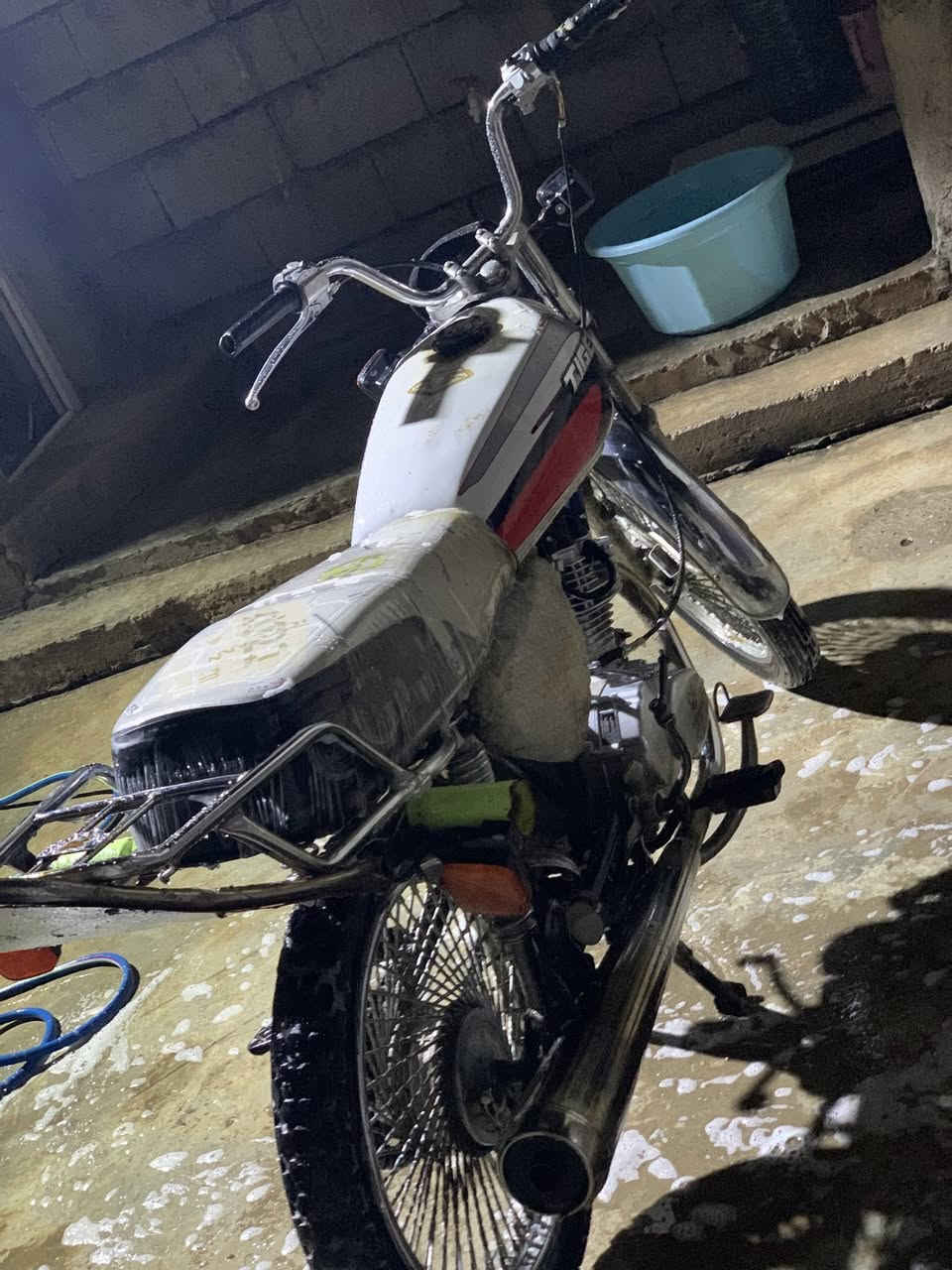 سلام عليكم اخوان بيع مستعجل دراجه نضيفه كلش موديل 2025 جديد مشدود تغريبن شهرين صارله دراجه فول نضافه شلعه مالته فول عل ثالث يعلك مكاني كركوك عمل شعبي السعر 400وبيه مجال انشالله *********** تحياتي الكم
