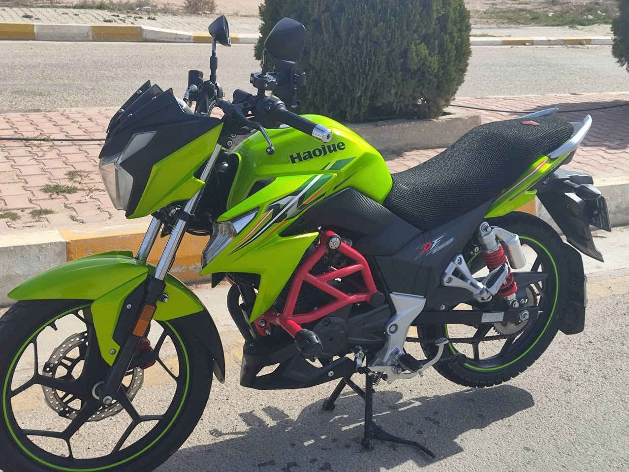 سلام عليكم 
هوجي دي اف للبيع 
موديل 23
مسجل اجنبي لوحات وسنويه 
بعده جديد ع وضع لبلاد مابي اي نقص 
تاير لامامي بلادي والخلفي ماصار فتره من مبدل 
السعر 20ونص 
عنوان رأوه 
الاستفسار ***********
