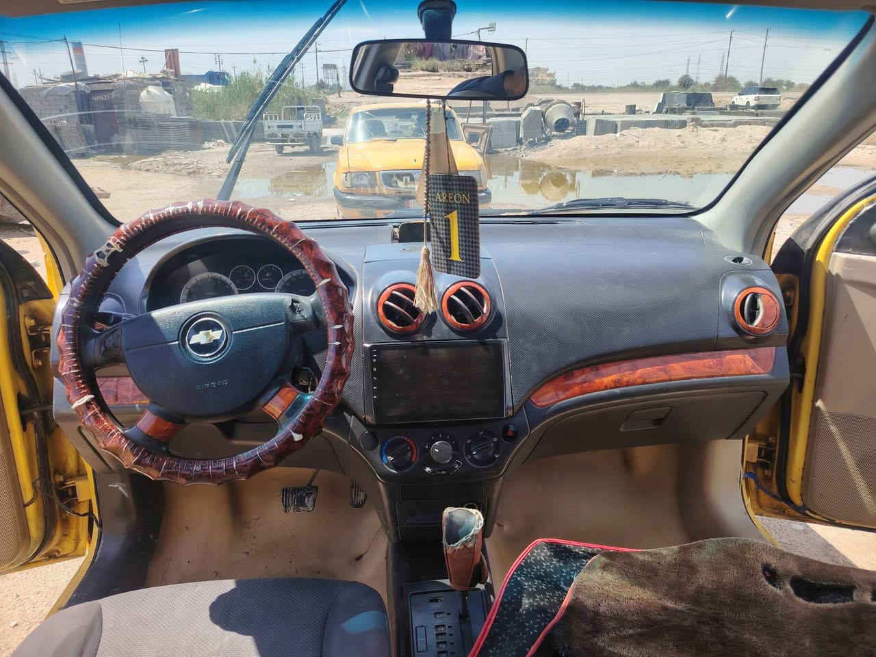 السلام عليكم ورحمة الله وبركاته 
افيو للبيع رقم واسط مشروع وطنيي ل28
شرط التحويل 
كير مكينه حدادي 70/100 تاير نص عمر 
كهربائيّة فول شاشه 
مكفوله اصوليات وعيب شرعي  
بيها طخه بجاملق الخلفي موضح بصوره 
تفاصيل اكثر 
اتصال *********** واتساب
