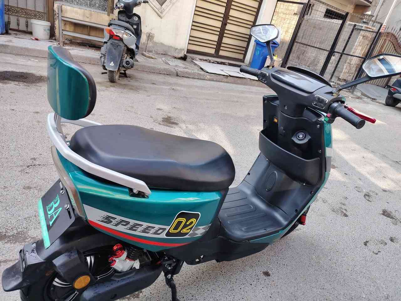 السلام عليكم 
دراجة البيداء الاخضر للبيع
دراجة غنية عن التعريف ٦ بطاريات كبار ملف ٢٠٠٠ واط حقيقي شحنه وحدة تمشيك ٣٠ كيلو سرعته ٩٥ بيه ٣ سرعه شاحنه مالته ام النسبة ومن تفول تفصل من كيفة 
سويج عدد ٢ بصمه تشغيل عن بعد وحده وكارت واحد
سعر ٥٥٠ الف وبي مجال تعال شوفه بعينك واقتنع وسهله ع السعر منختلف مو من تعليق ها شكد نهايته حته اجيك تعال شوفه بعينك وتدلل
تواصل خاص او ع هذه رقم واتس ***********
مكاني بغداد حي الجامعه
