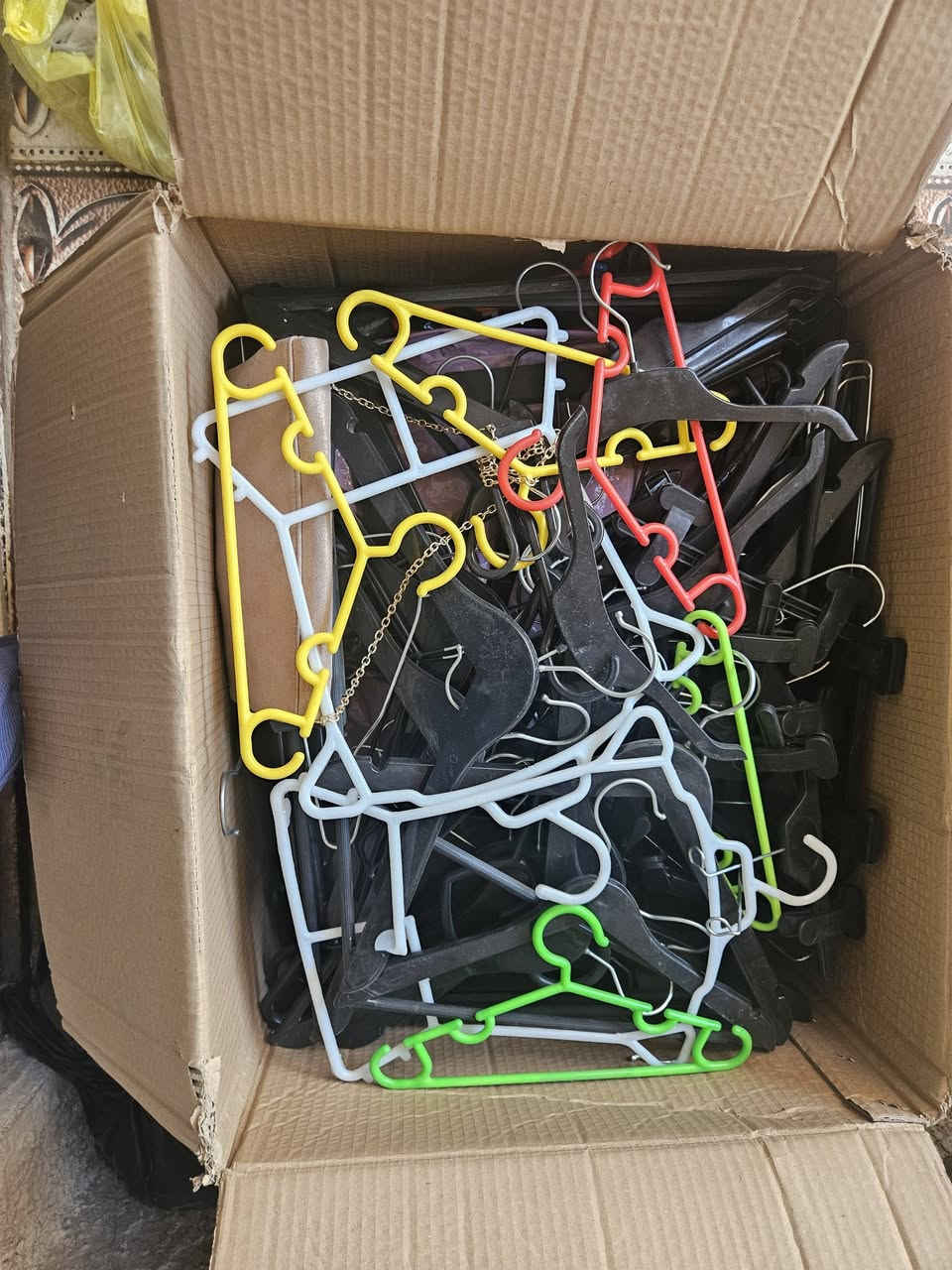 اغراض مستعملة بحالة نظيفة للبيع
للاستفسار الاتصال بالرقم ***********
