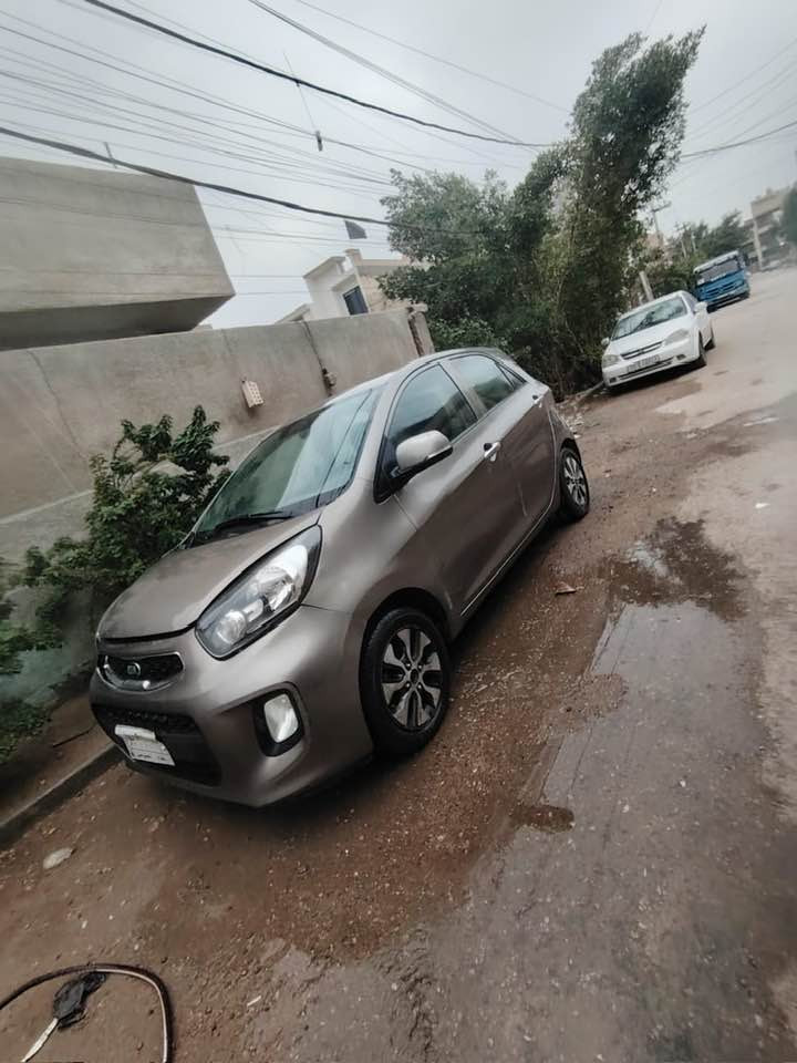 سلام عليكم 
كيا بيكانتو سياره خليجي فول مواصفات خليجي سياره 
سلايت روف تحكمات ستيرن جهتين حجم المكينه 1300 
مكينه مجفته كير مكفول سياره رقم بغداد باسمي يحتاجلها ترتيب شويه 
مكان السياره بغداد الغزاليه تحويل ثاني يوم 
سياره رايدها 120$ ورقه 
***********
