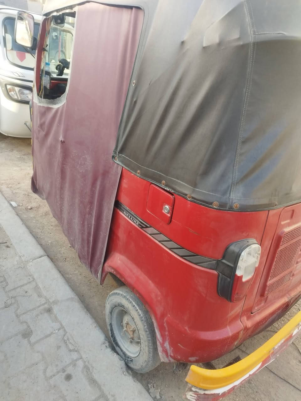 سلام عليكم تكتك للبيع موديل 20 رقم وسنويه جاهزه للشارع سعر 6 مليون تصال وتساب ***********
