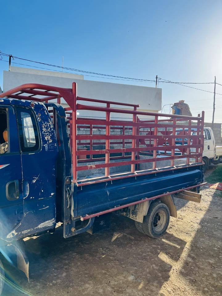 السلام عليكم 
محجر للبيع كيا نثيا بوري اصلي ثقيل 
قبل شهر شديته عمل جديد ارتفاع 85
السعر 400بيه مجال قليل توصيل موجود لأي مكان
***********
