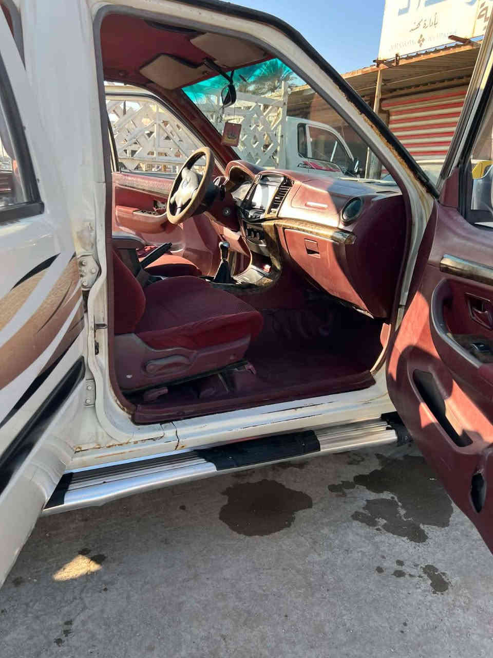 السلام عليكم ورحمة الله وبركاته
البيع فاتون 
موديل 2013
مكينه وكير وكفاله لا تنقيص ولا تبخير 
حداديه نضيفه تخم تايرات جدد 
رقم بابل 
كهربايات كله شغاله 
كيج حماوه بانزين رون كيلو متر كله شغال
السعر 50بيه مجال بسيط 
مكان سياره بابل نيل قرب دولي سريع 
***********
***********
