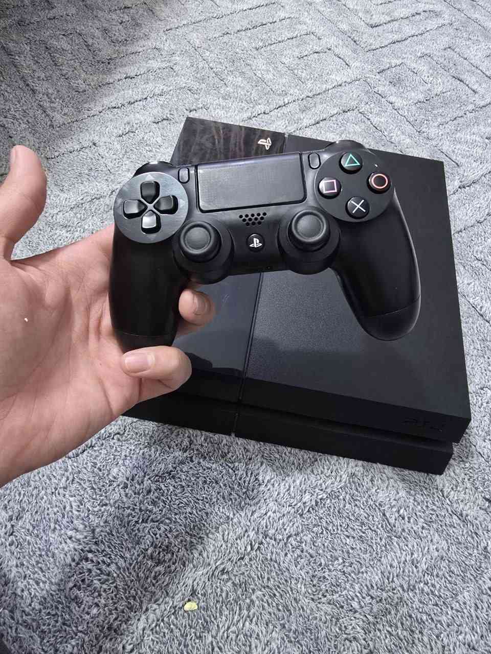 السلام عليكم
بلي  4 فات للبيع مبدل بيه هارد من ٥٠٠ للتيرا وياه واير تشغيل HD يده الاصليه مالته  السعر ٢٠٠ بي مجال *********** واتساب
