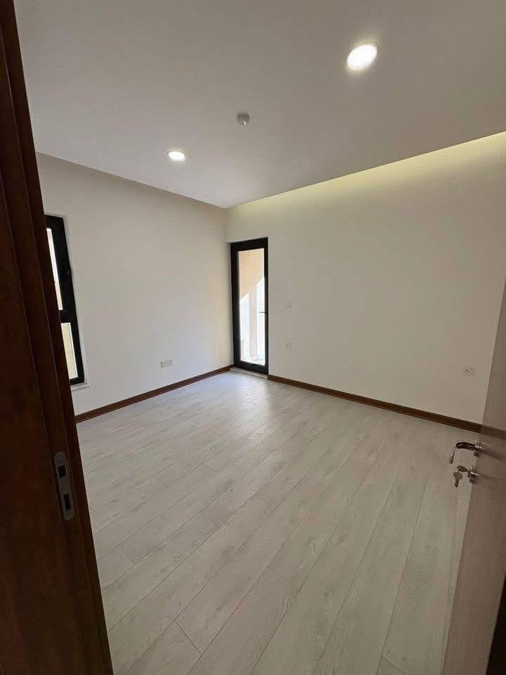 شقة للبيع بسعر جدا مناسب   
 مجمع الروان السكني  مجاور كليه الرشيد 
  200 متر 3 غرف نوم 3 حمام  ومطبخ مجهز كامل وسبالت عدد 5 
 عمارة R3 طابق 6  زيرو غير مسكونه 
 السعر كاش 320 مليون 
 ***********
