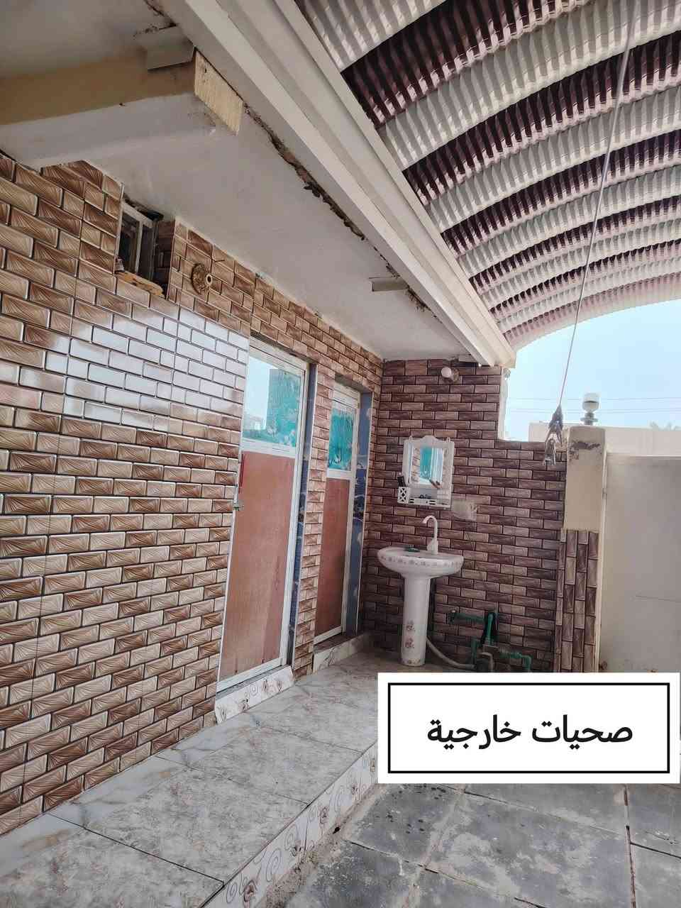 بيت للبيع خلف جامع الحديان
250 متر  واجهة البيت 10 متر 
غرفتين وصالة ومطبخ واستقبال 
للاستفسار ***********
المنطقة قيد التاهيل ماء ومجاري جديده
